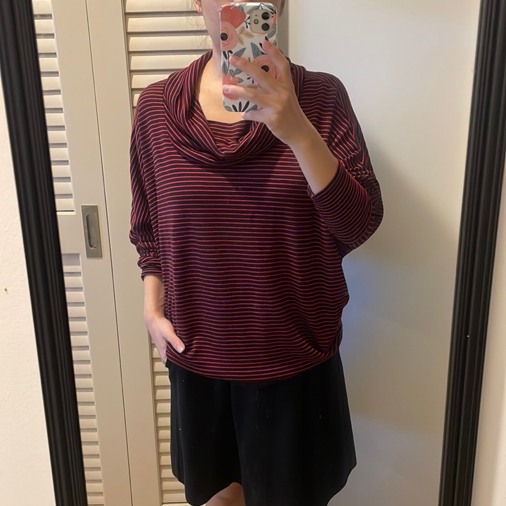 💜5 for $25 Red and navy striped turtleneck sweater